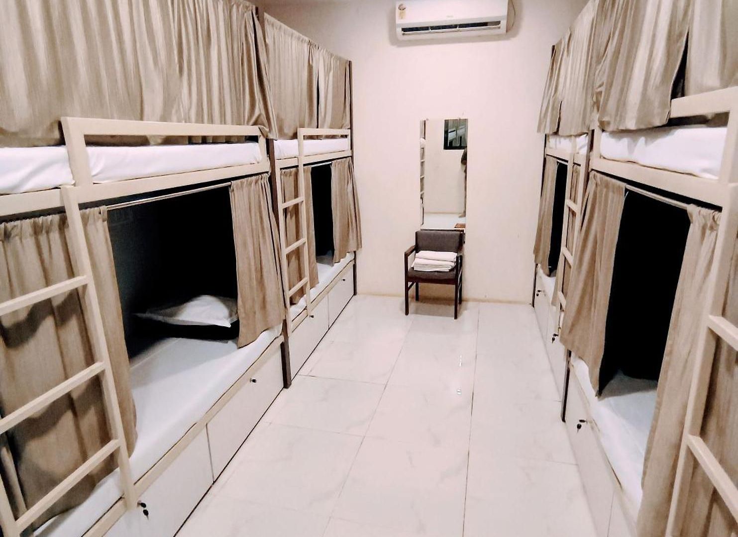 Retreats - Dorm In Andheri Hostel *