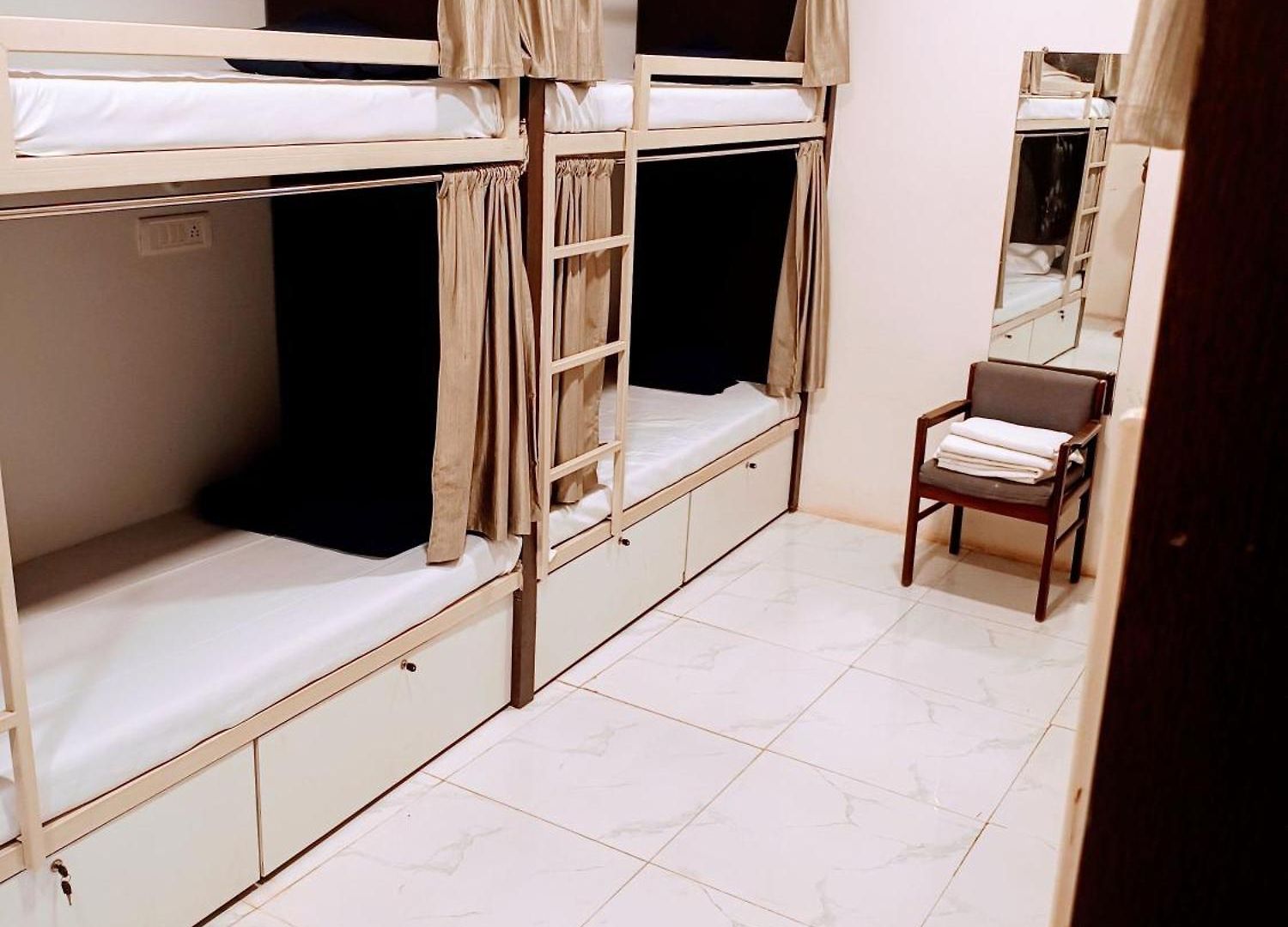 Retreats - Dorm In Andheri Mumbai