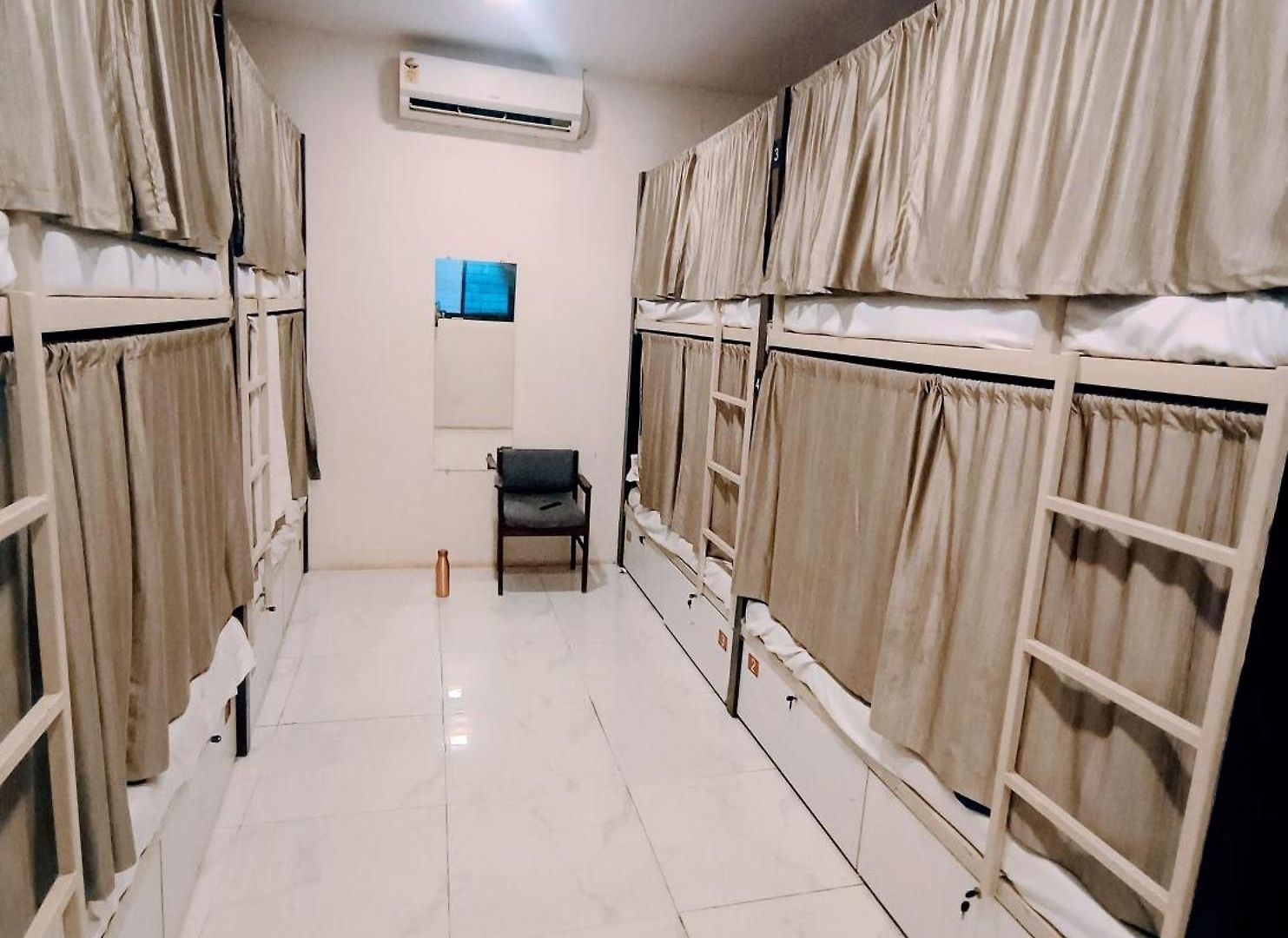 Retreats - Dorm In Andheri Hostel *