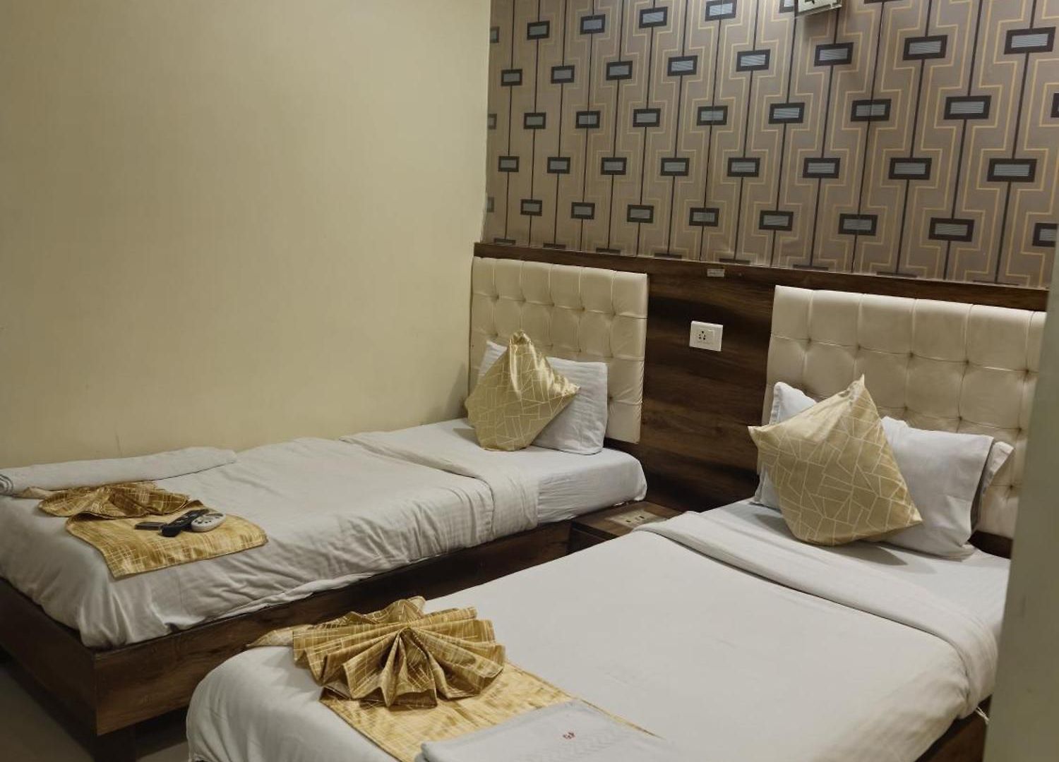 Crystal Park Near Nesco Exhibition Center Hotel Mumbai