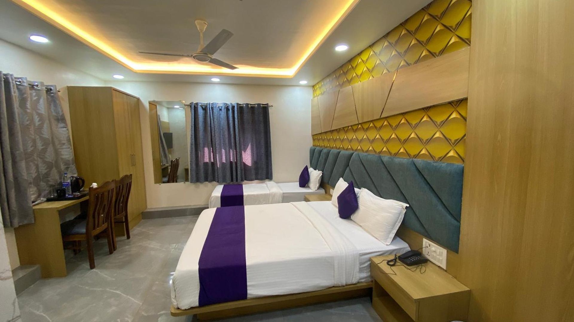 Bkc Gold View Near Bandra Kurla Complex 3*