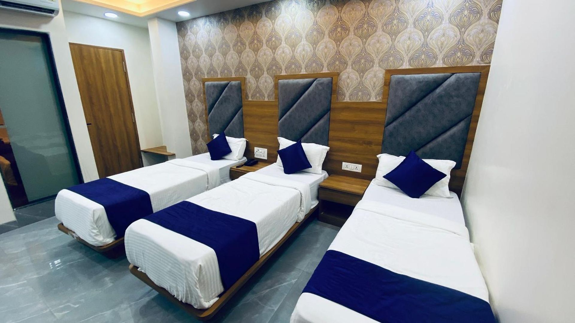 Bkc Gold View Near Bandra Kurla Complex 3*