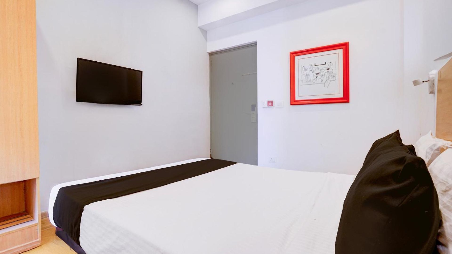 Hotel Super Townhouse Khar The Habitat *