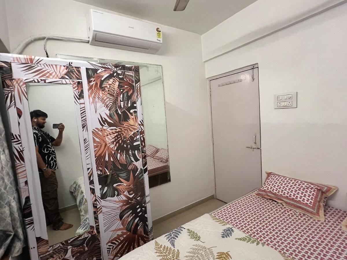 1bhk Entire Flat In Oshiwara Mumbai