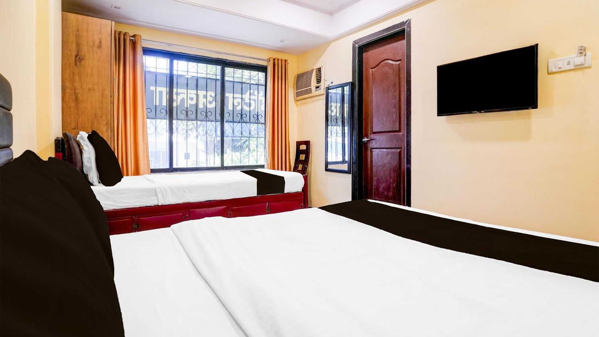 Hotel O Aksa Mumbai