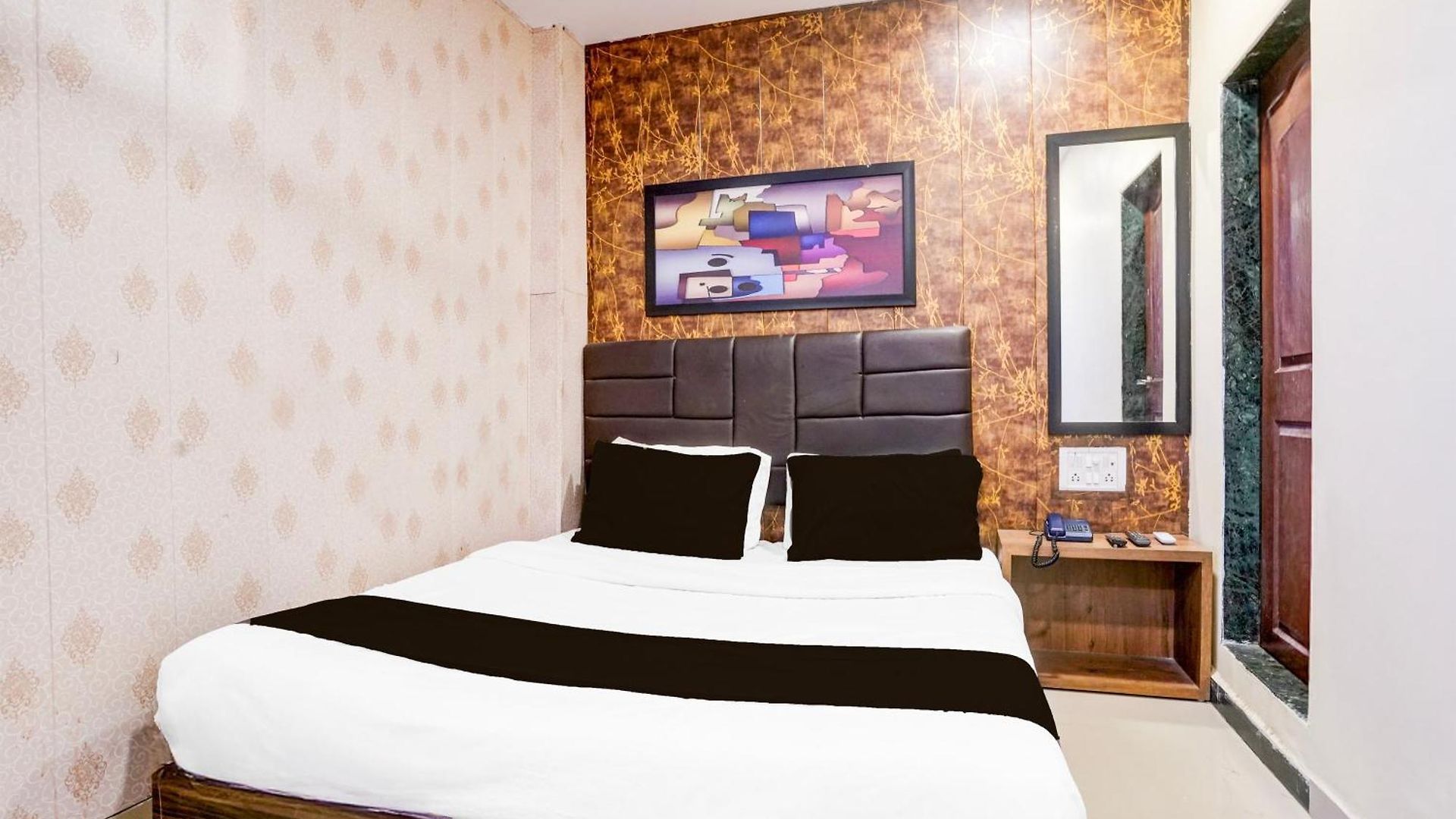 Hotel O Aksa 3*