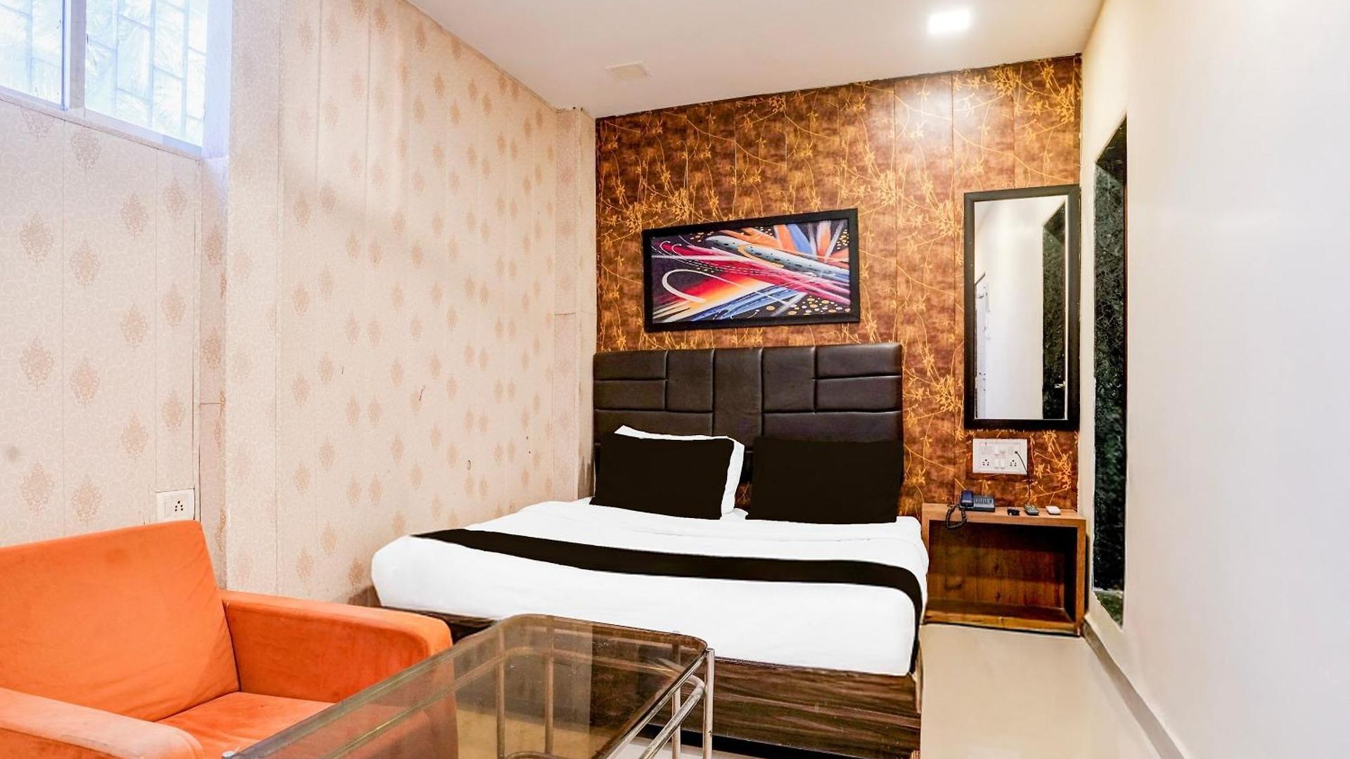 Hotel O Aksa Mumbai