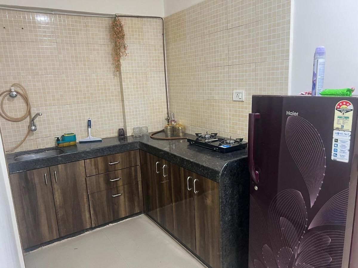 2bhk Flat -5min From Goregaon Nesco Apartment