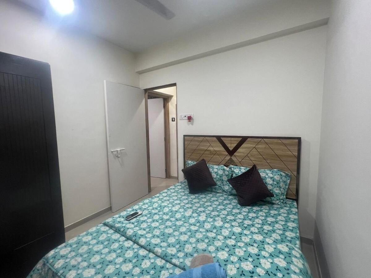 2bhk Flat -5min From Goregaon Nesco Mumbai