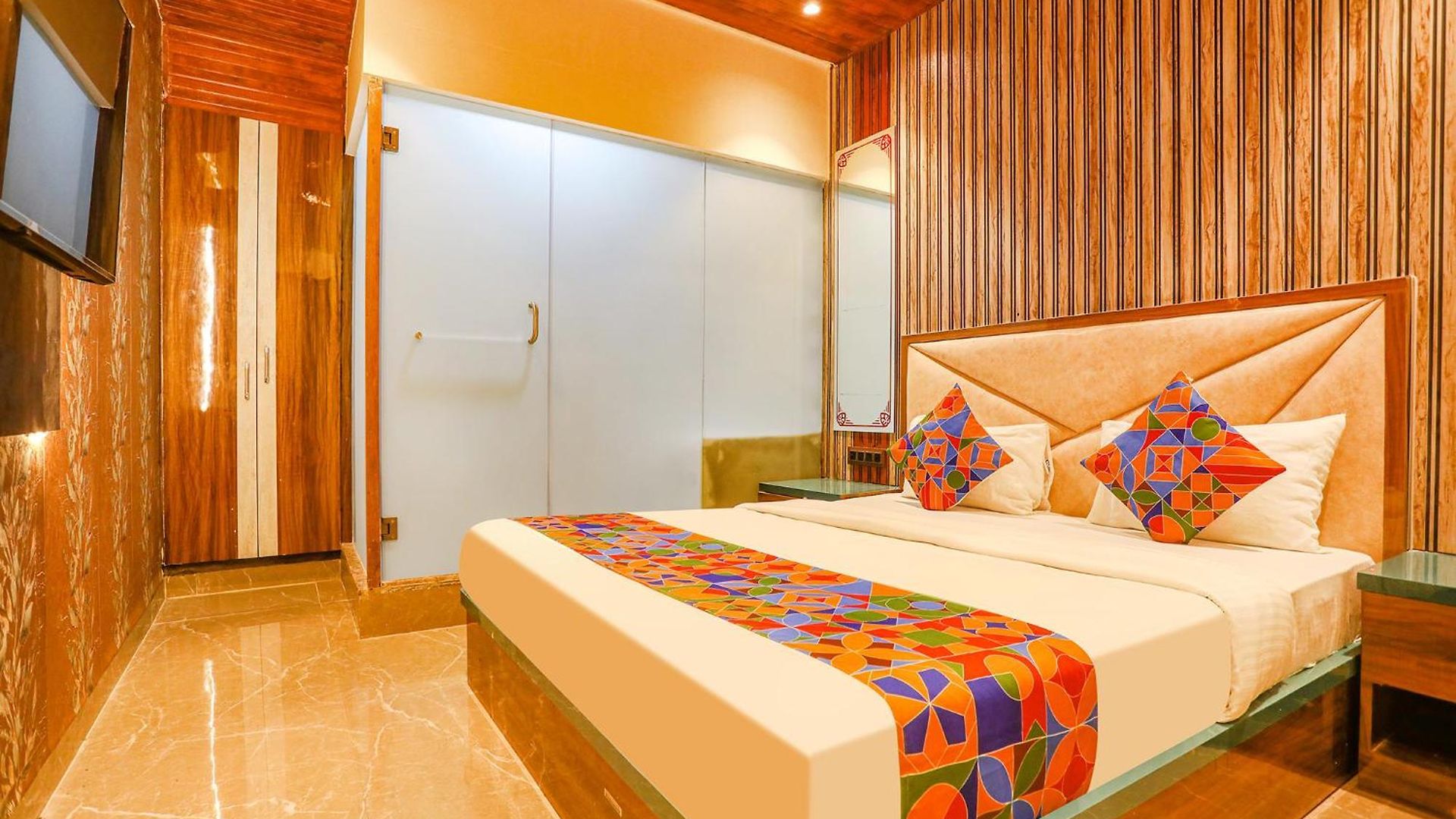 Via Versova Residency - Nr Kokilaben Hospital 3*