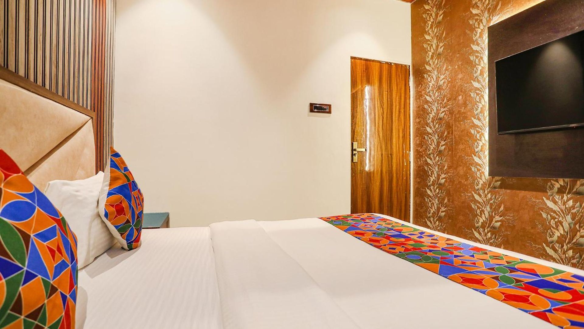 Via Versova Residency - Nr Kokilaben Hospital Hotel 3*