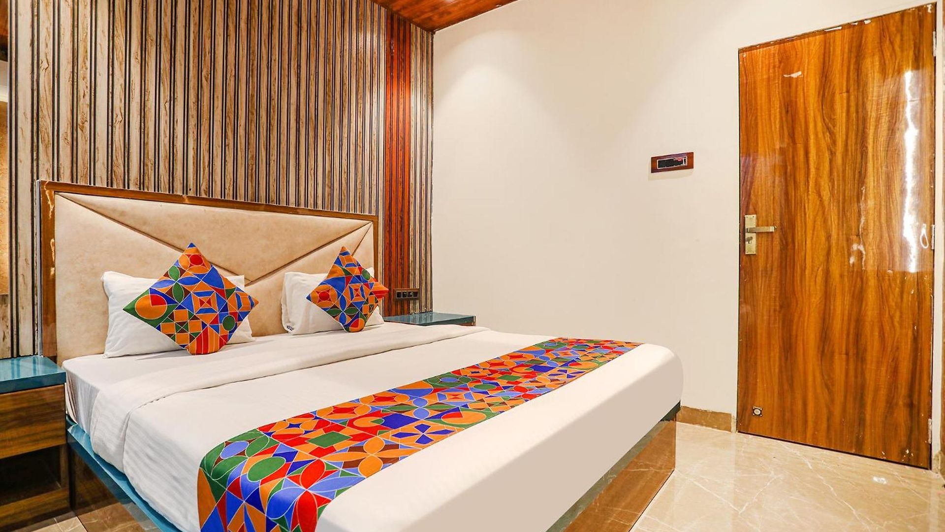 Via Versova Residency - Nr Kokilaben Hospital Hotel Mumbai