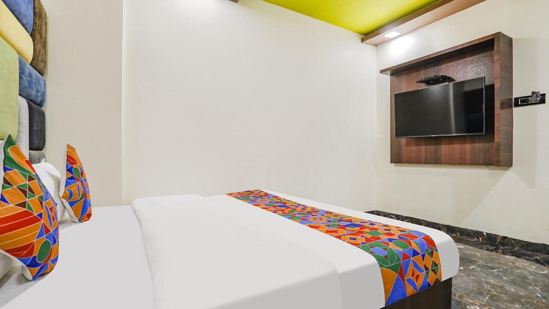 Hotel Via Versova Residency - Nr Kokilaben Hospital 3*