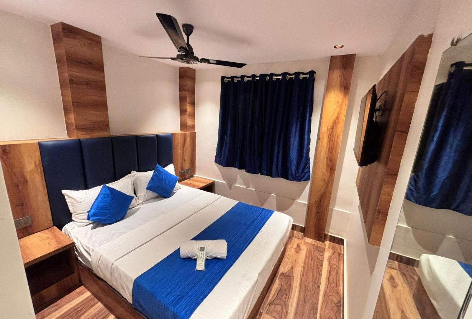 Hotel Lavish Park
