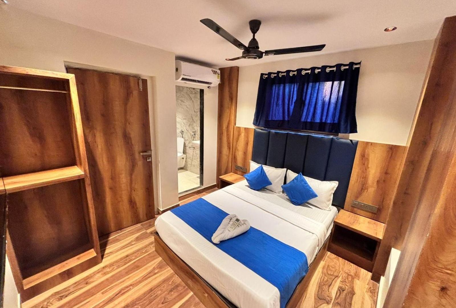 Hotel Lavish Park