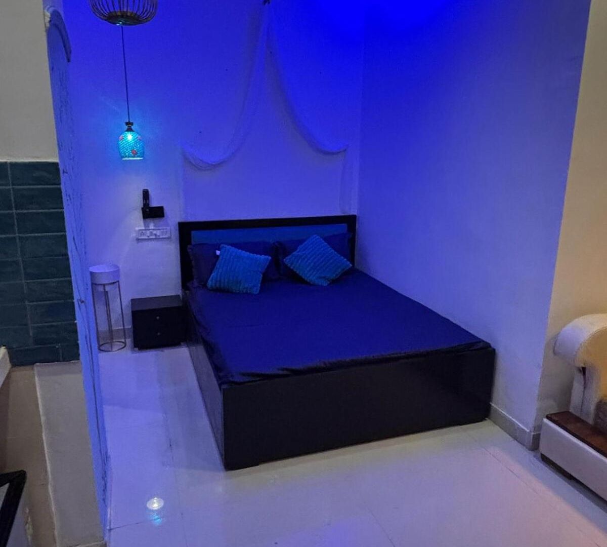 Ivy Splendour Blu Private Studio, Oshiwara,
