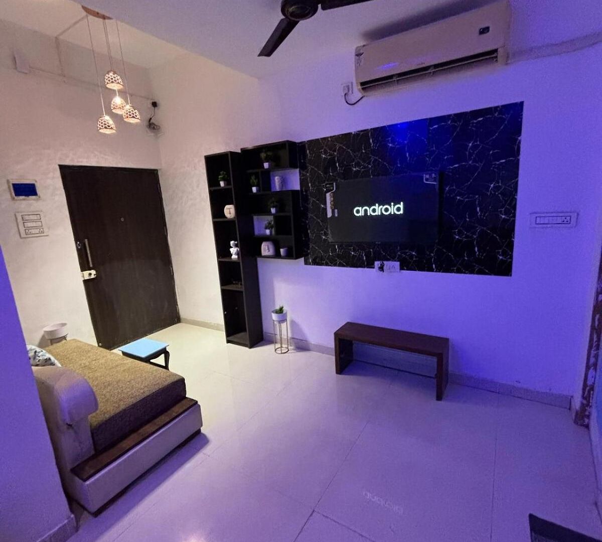 Ivy Splendour Blu Private Studio, Oshiwara,