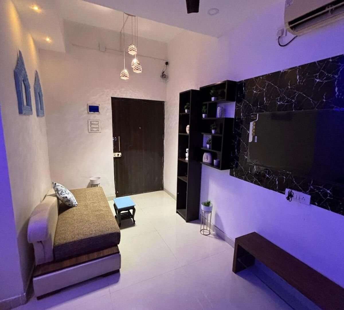Ivy Splendour Blu Private Studio, Oshiwara, *