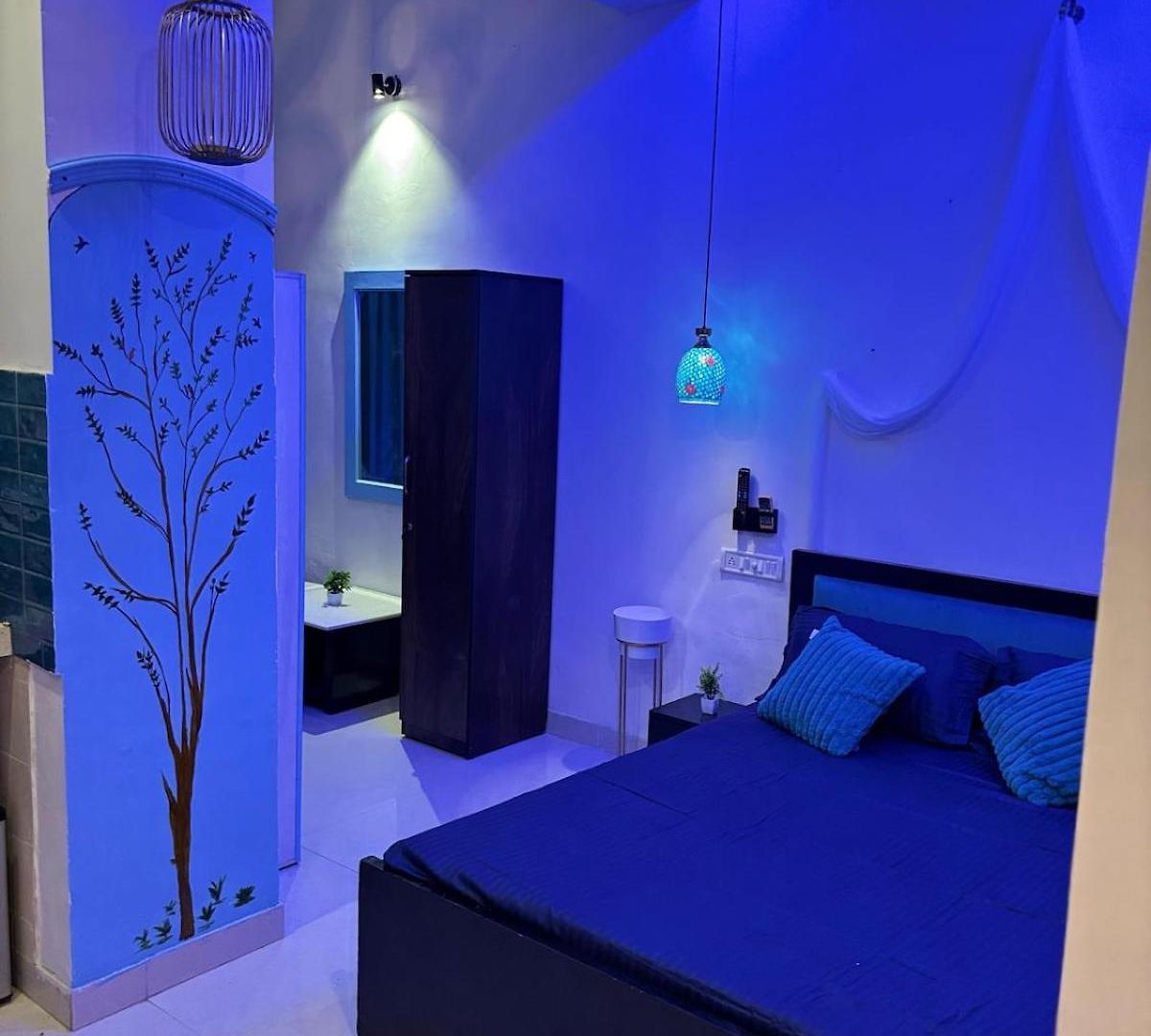 Ivy Splendour Blu Private Studio, Oshiwara,