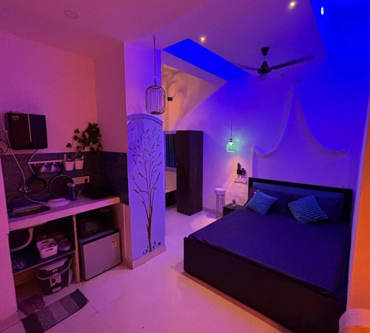Ivy Splendour Blu Private Studio, Oshiwara,
