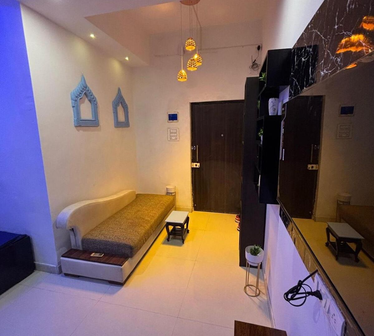 Ivy Splendour Blu Private Studio, Oshiwara,