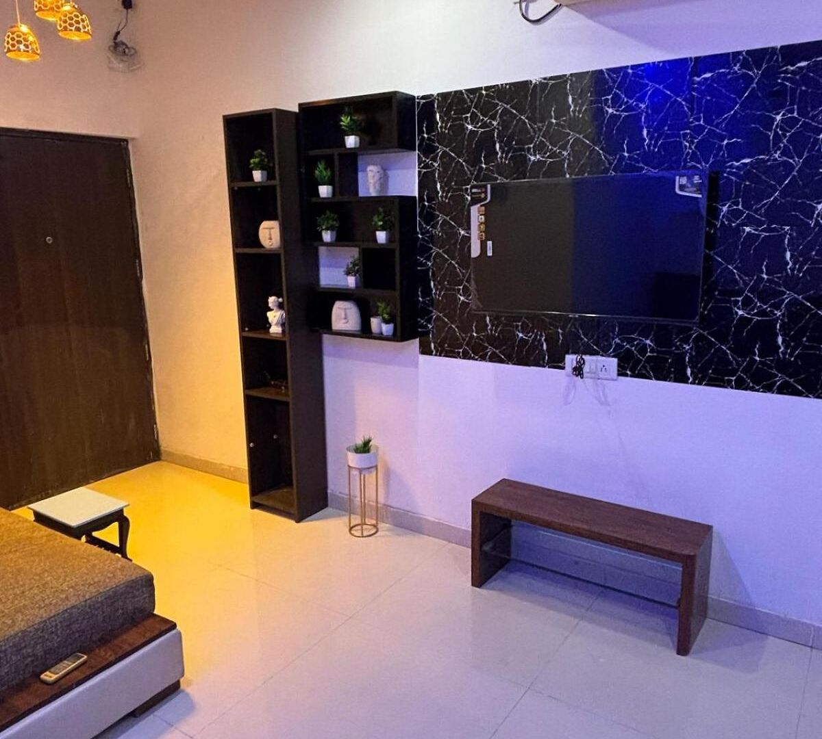 Ivy Splendour Blu Private Studio, Oshiwara,