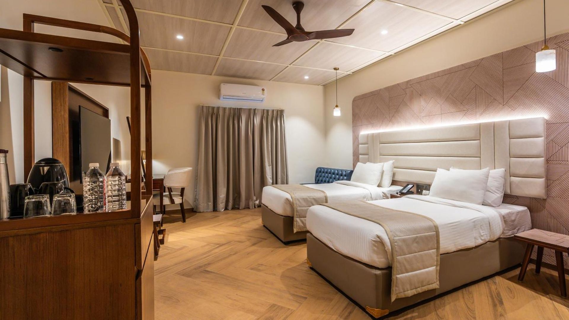 Hotel Grand - Ballard Estate,