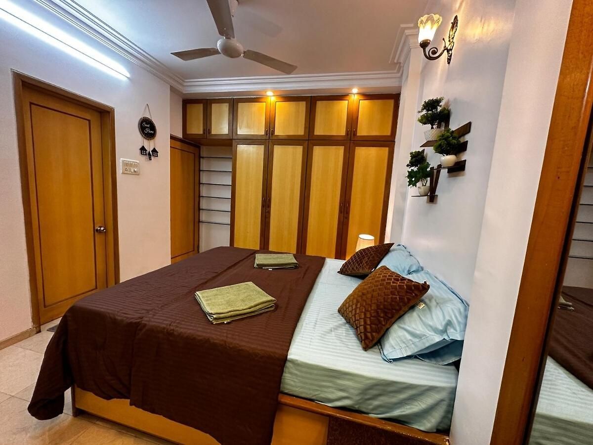 In Lokhandwala #014 Apartment *