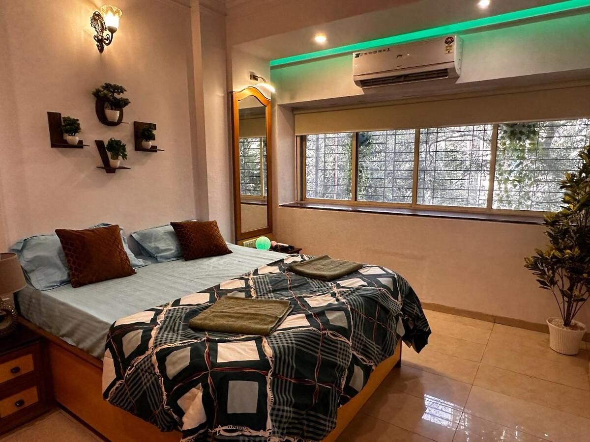 Apartment In Lokhandwala #014 *