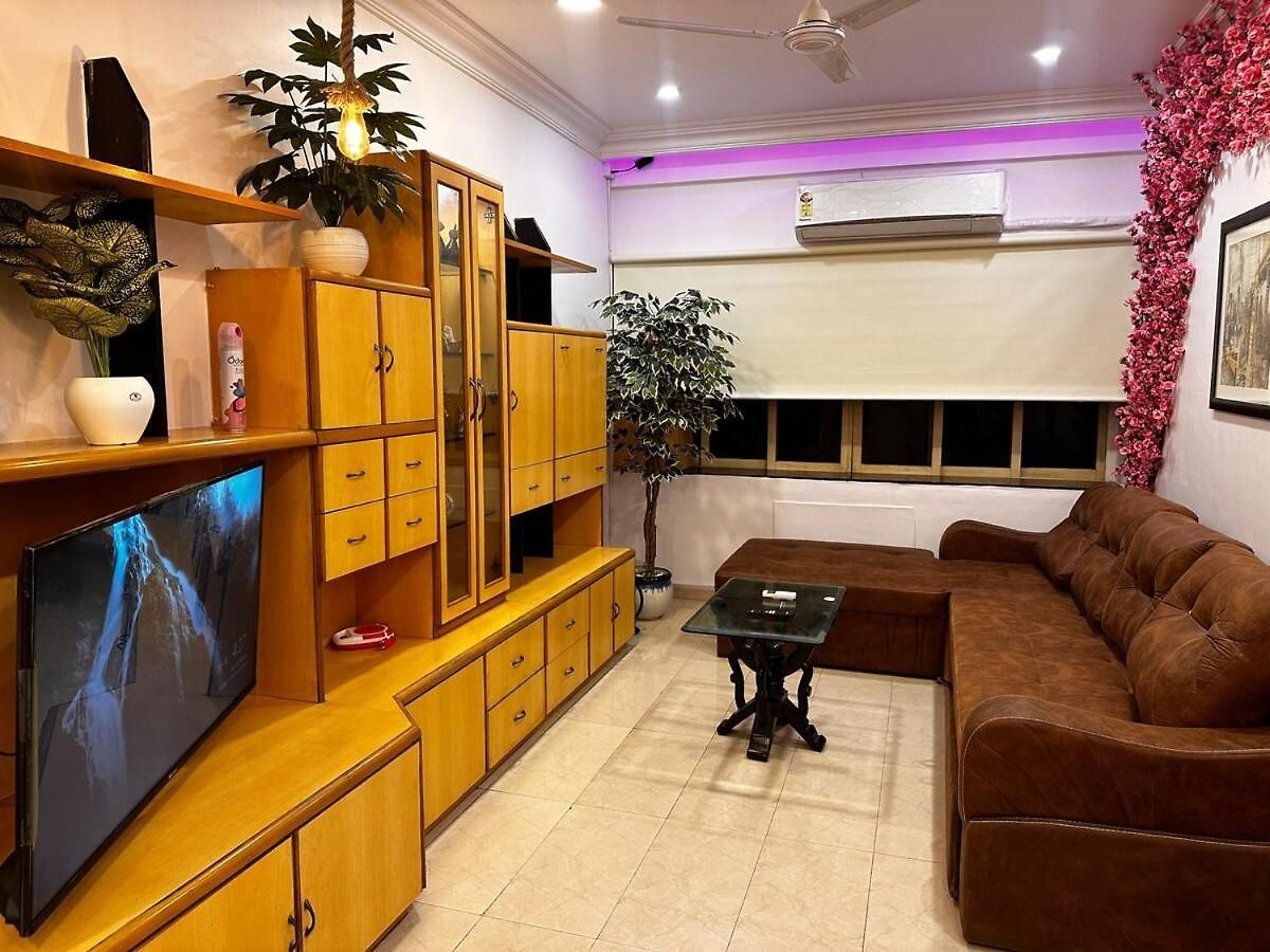 In Lokhandwala #014 Apartment