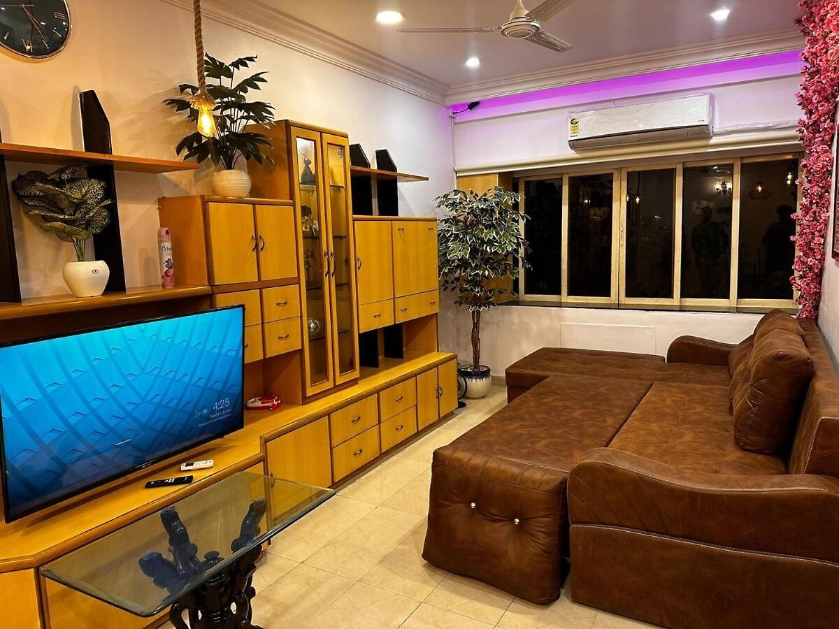 Apartment In Lokhandwala #014 *