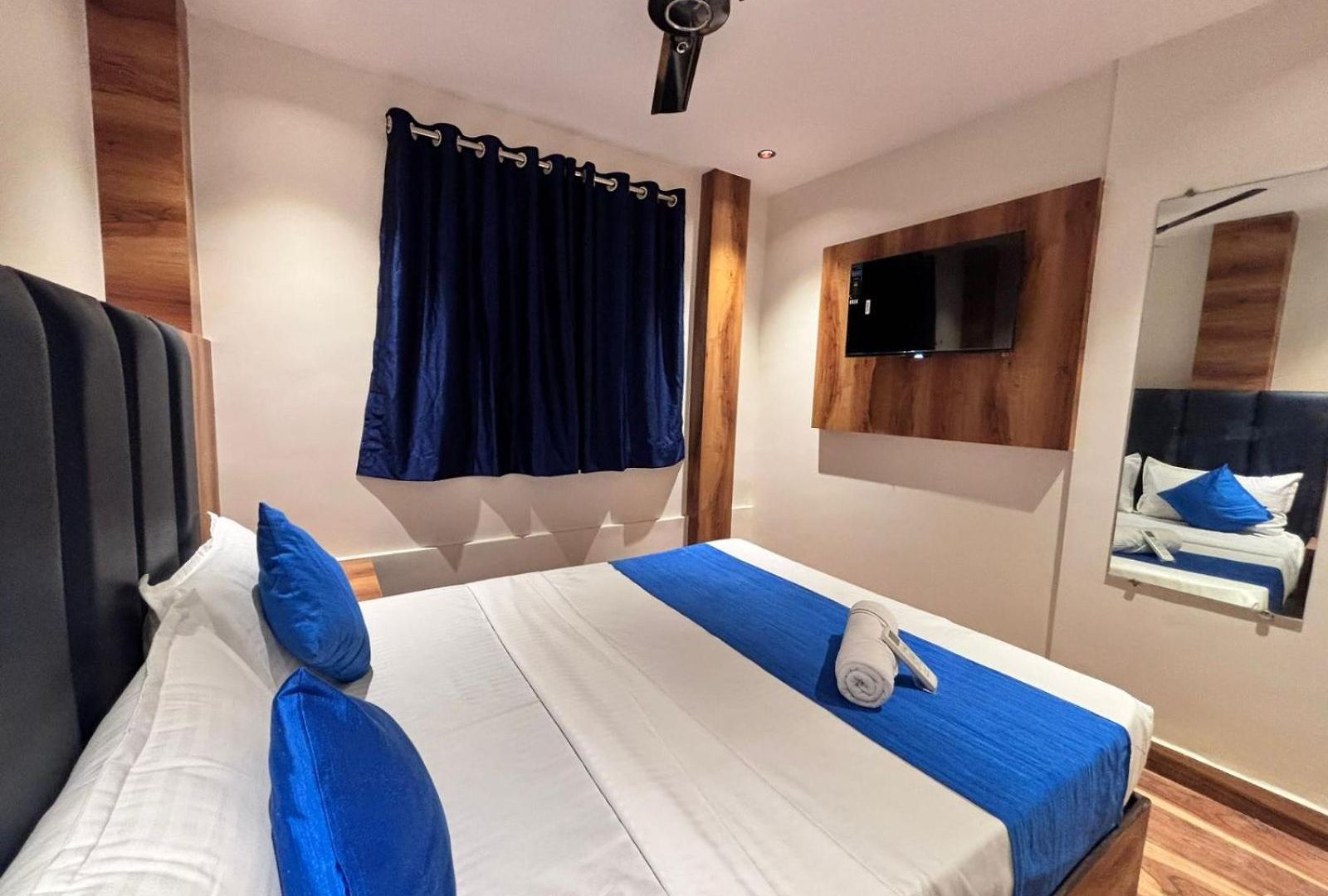 Hotel Lavish Park