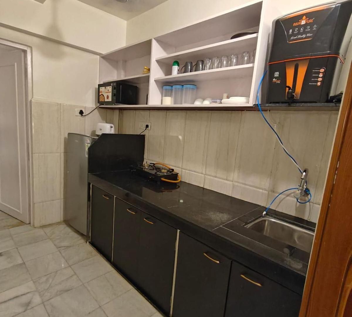 Spacious 1bhk Off Carter Road *