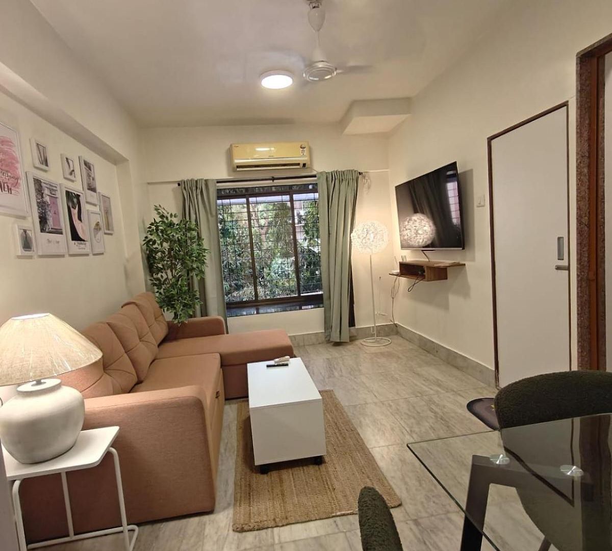 Spacious 1bhk Off Carter Road Apartment *