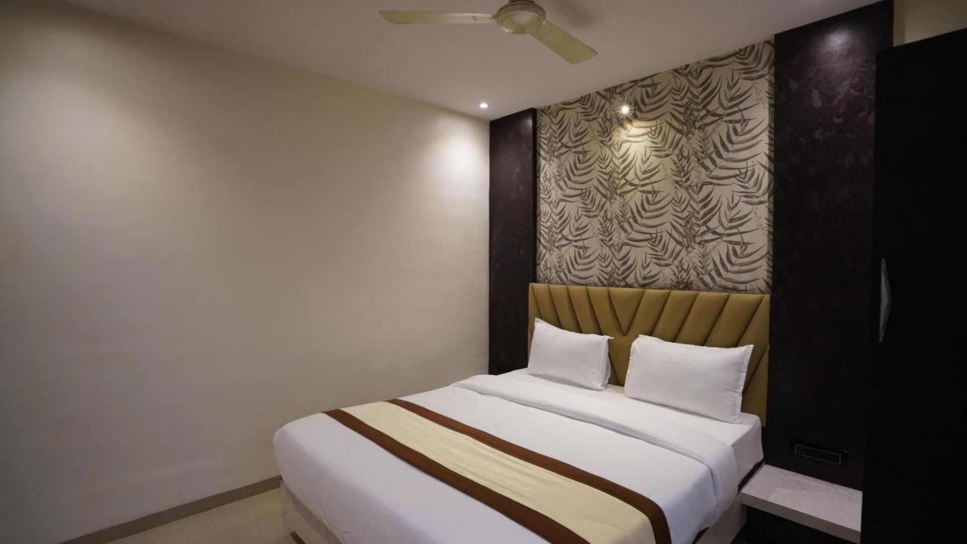 Lancaster Hotel