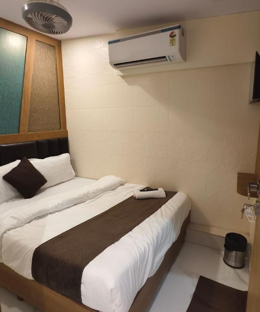 Crest Hotel 2*