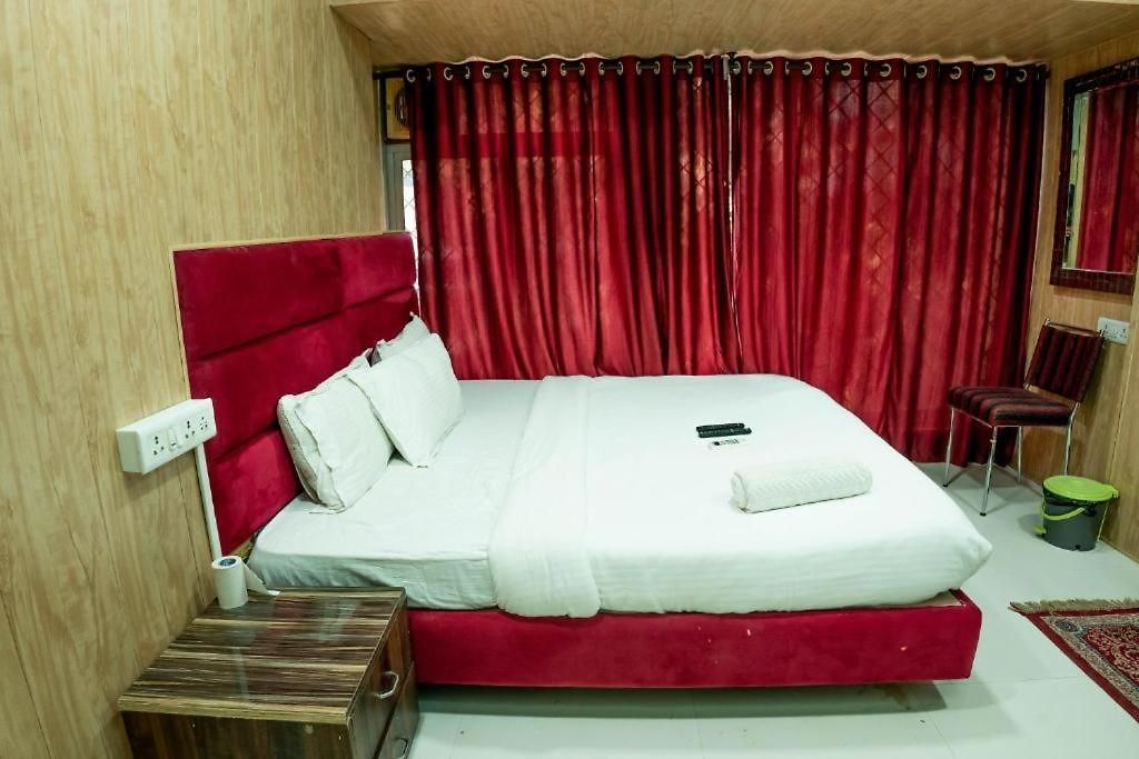 Lokhandwala Residency By Glitz 3*