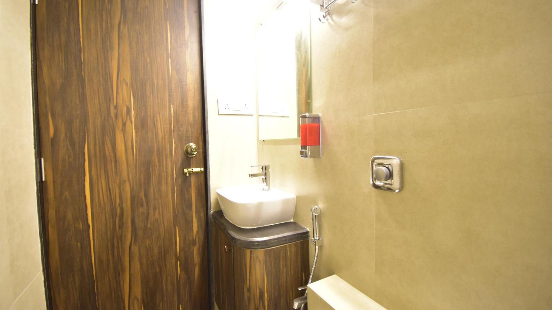 Urban Nest Hotel