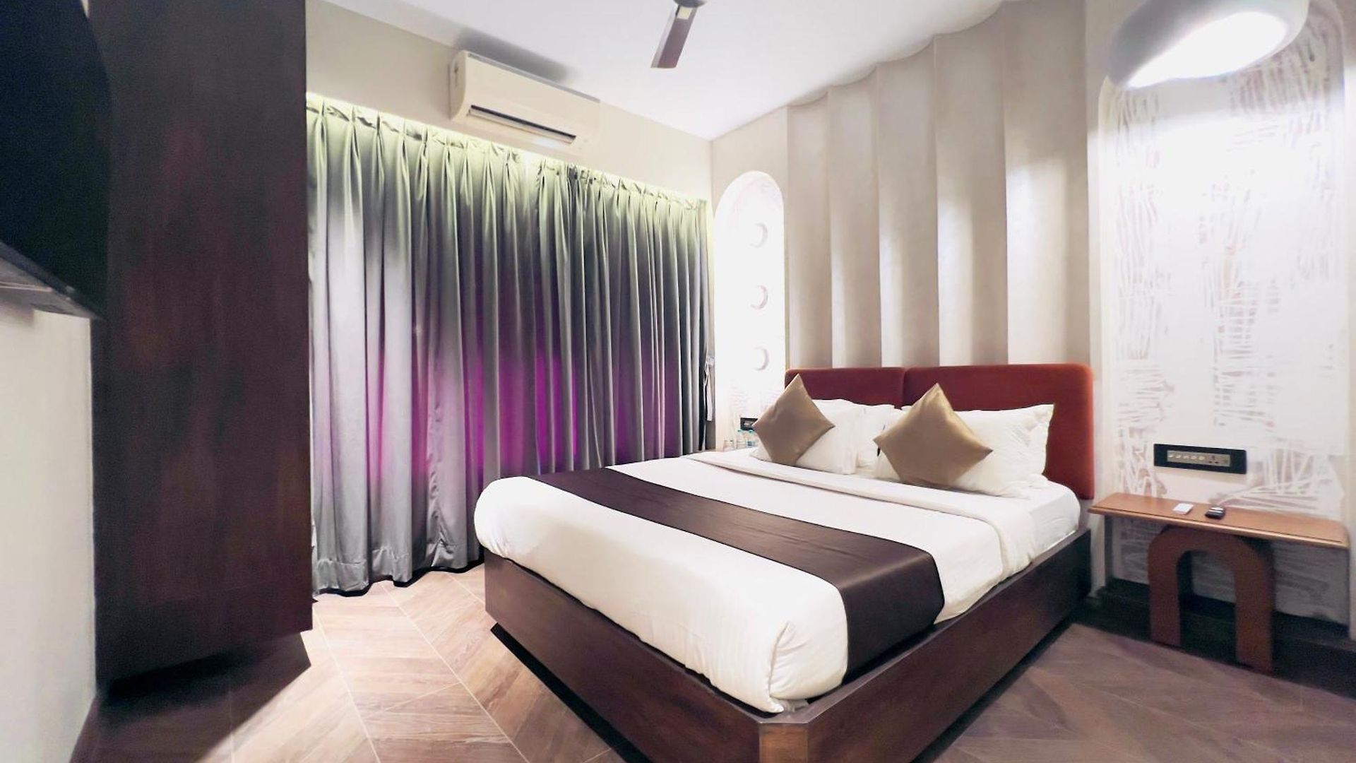 White Pearl - Colaba Hotel 3*