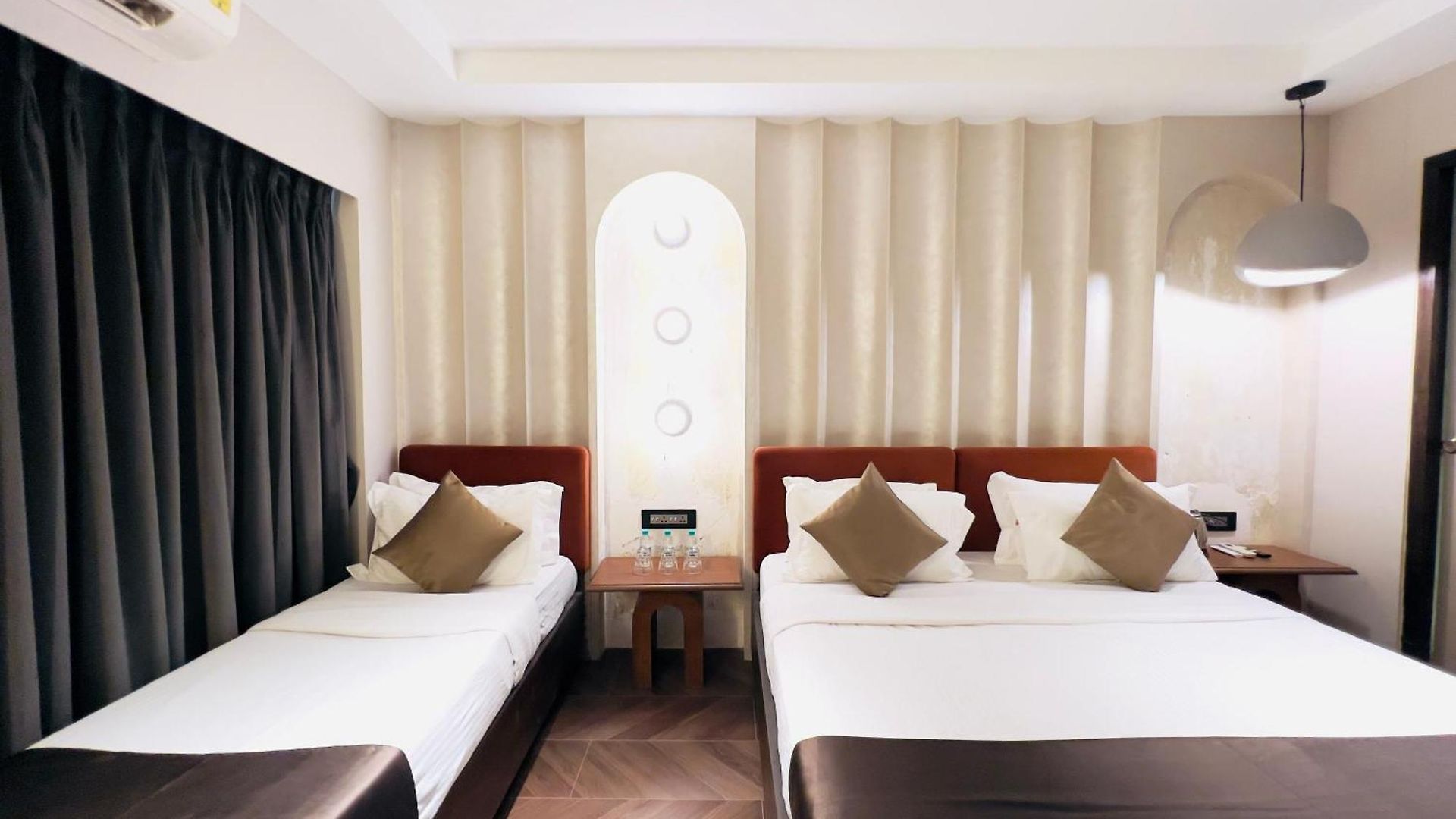 Hotel White Pearl - Colaba 3*
