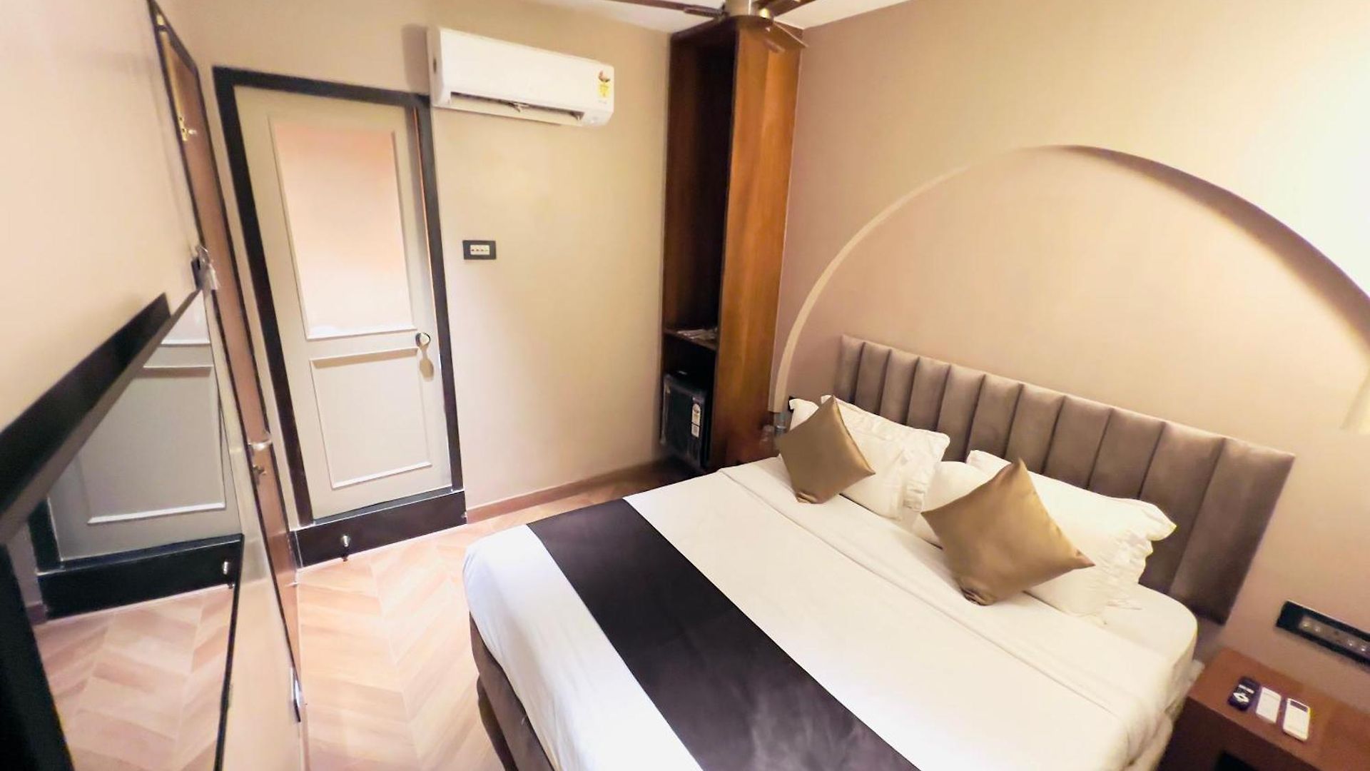 White Pearl - Colaba