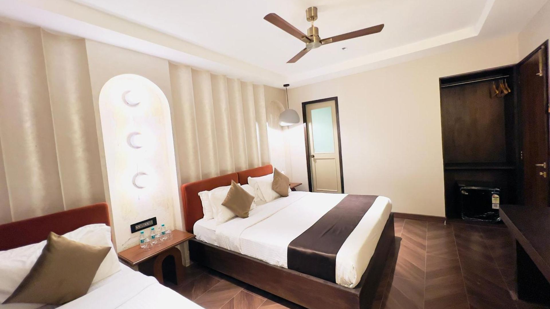 White Pearl - Colaba 3*
