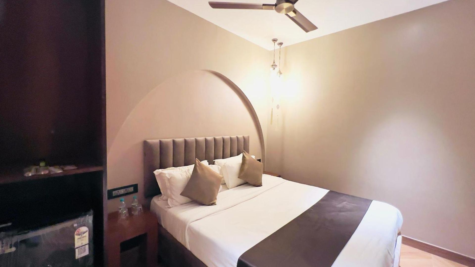 Hotel White Pearl - Colaba Mumbai