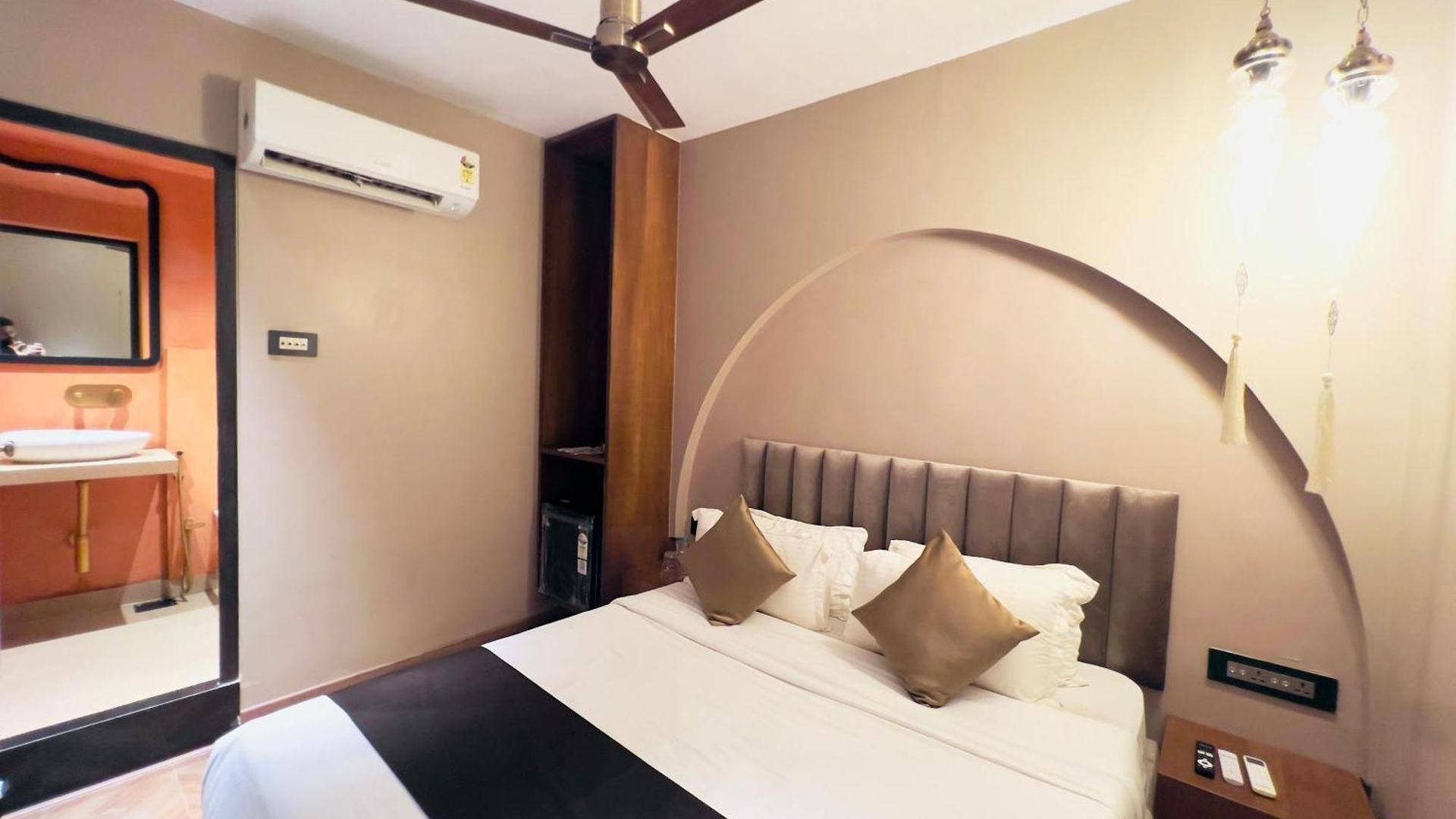 White Pearl - Colaba Hotel Mumbai