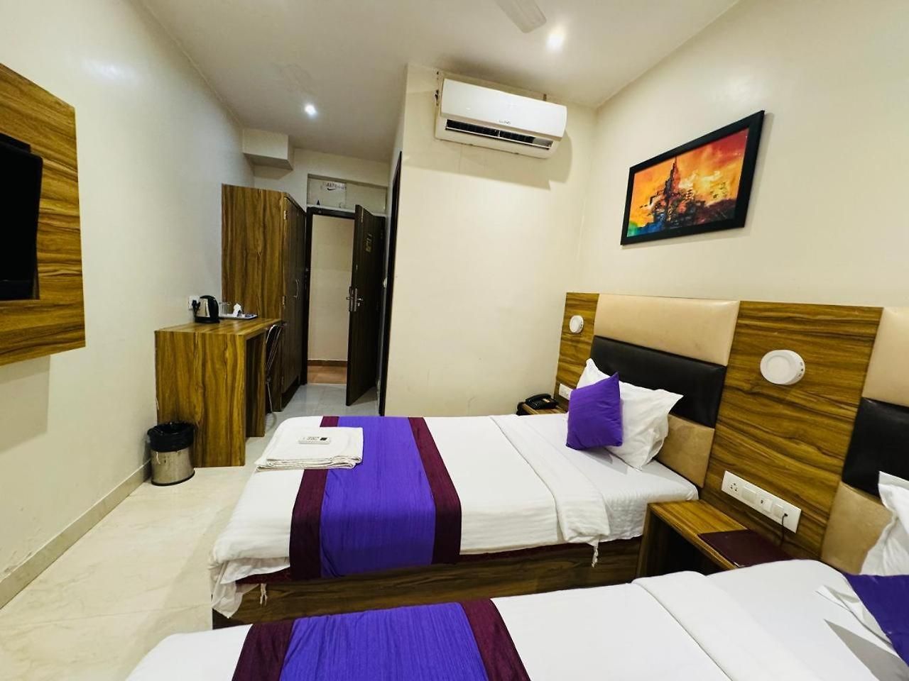 Hotel Liwa - Nr Nesco & International Airport Mumbai