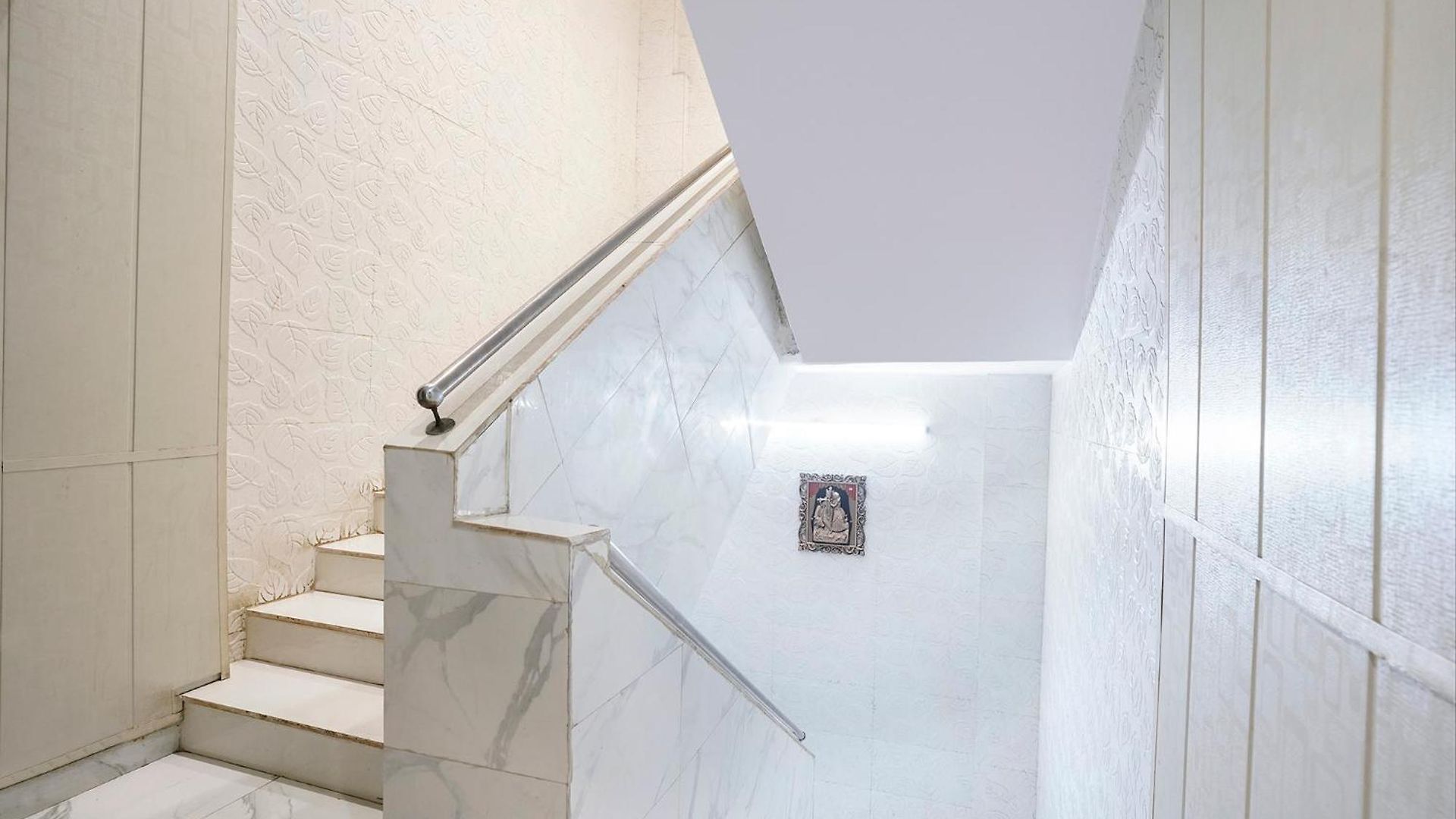 Fabhotel Hans Residency