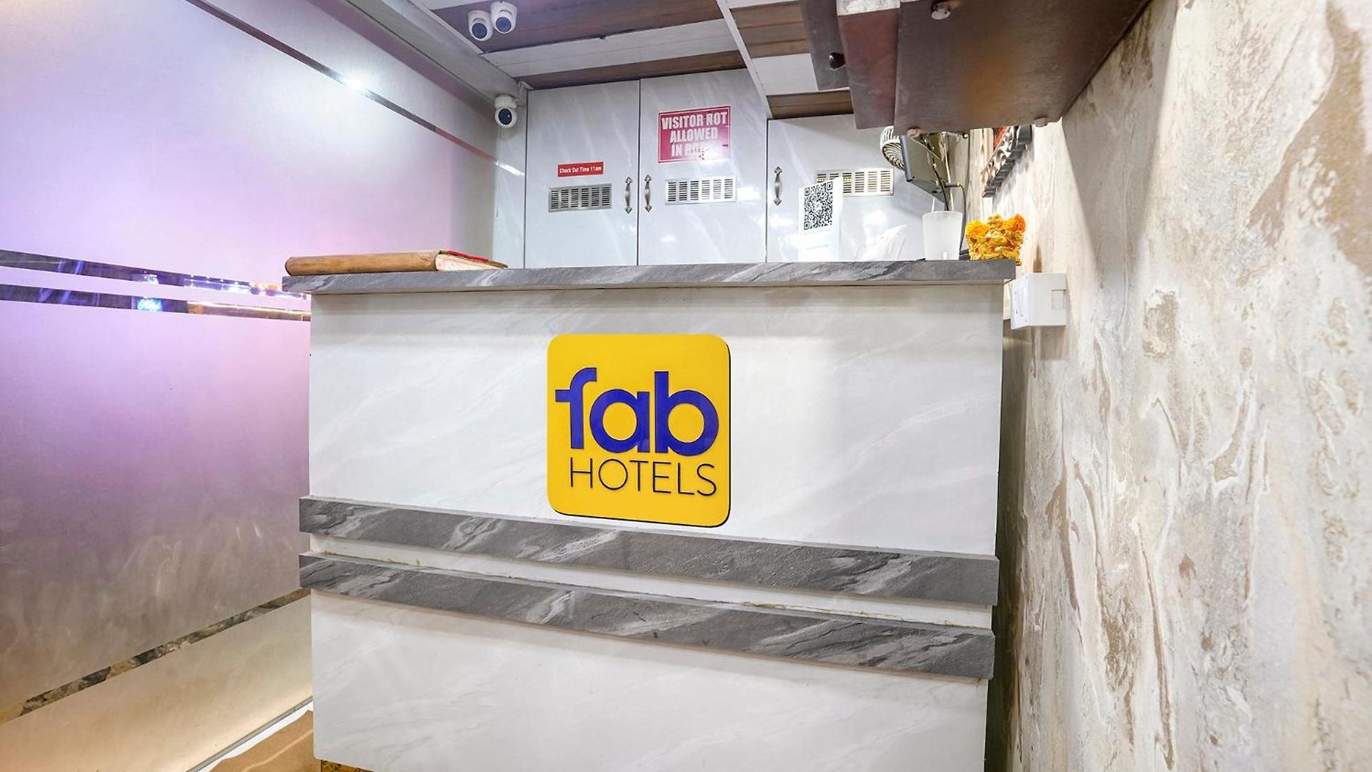 Fabhotel Hans Residency