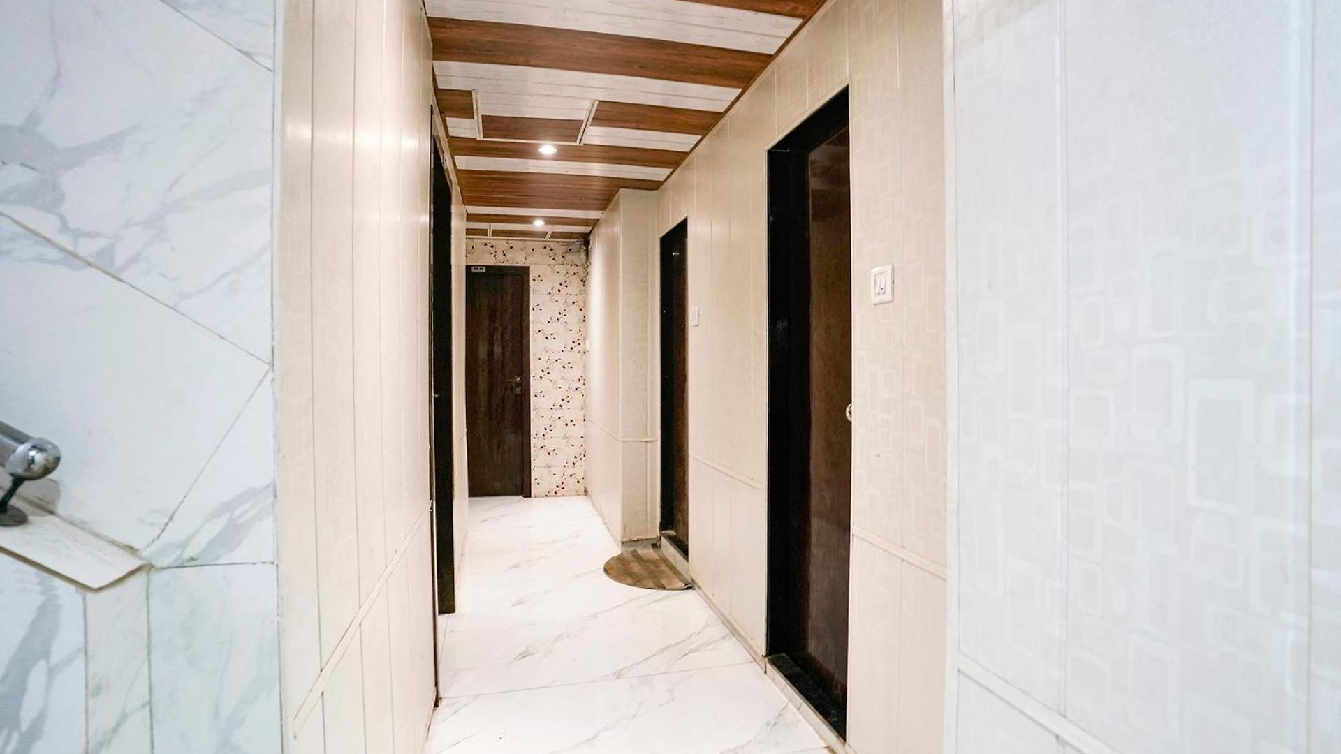 Hotel Fabhotel Hans Residency 3*