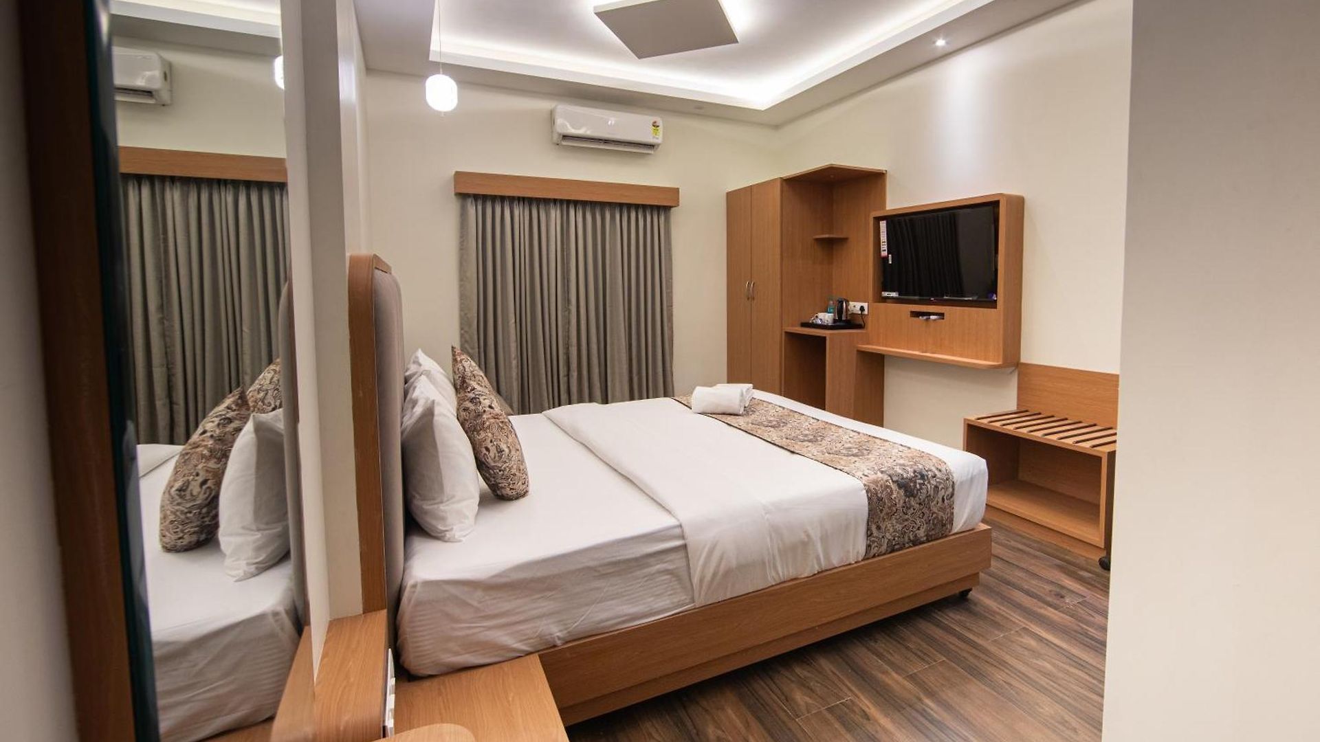 Hotel Afotel Mumbai-near International Airport 3*