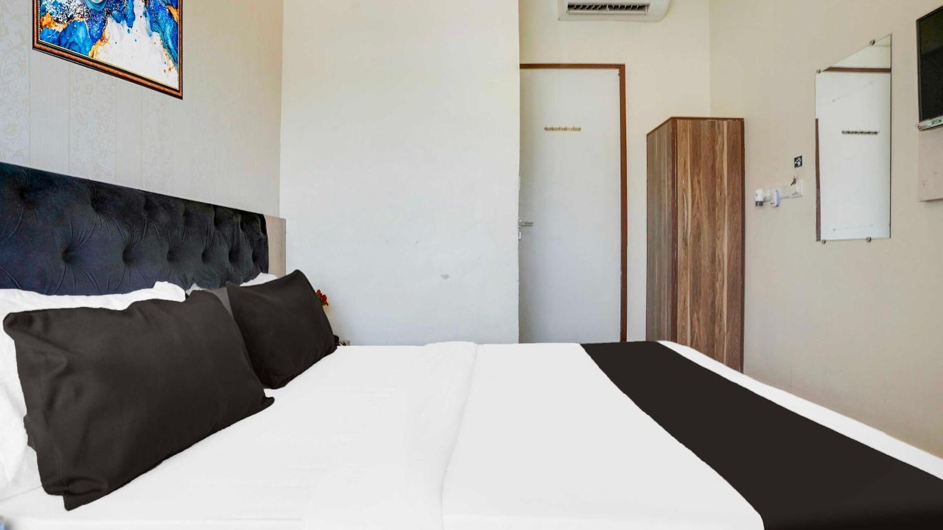 Hotel Townhouse Parle 4*